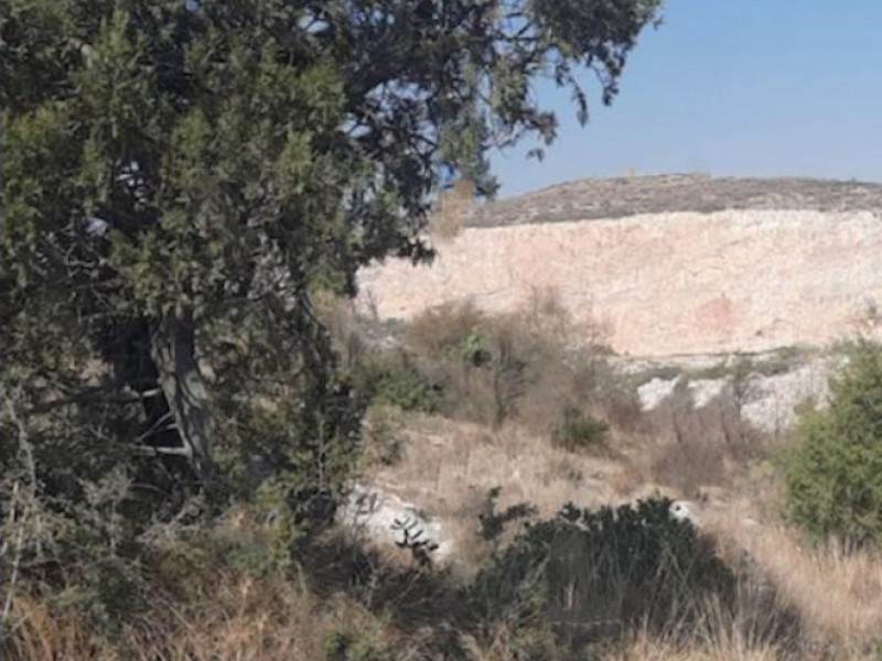 Hallan cuerpo de masculino en cerro de Tepeaca