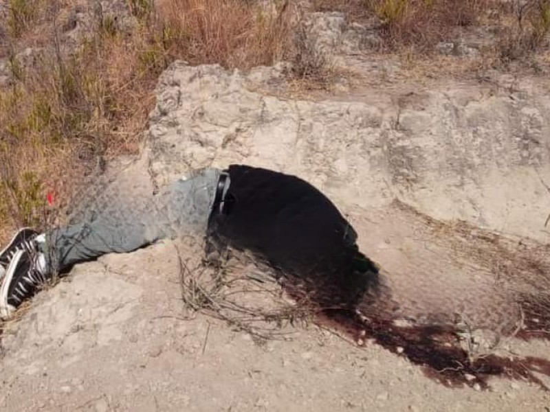 Hallan cuerpo de masculino en paraje de Santa María Malacatepec