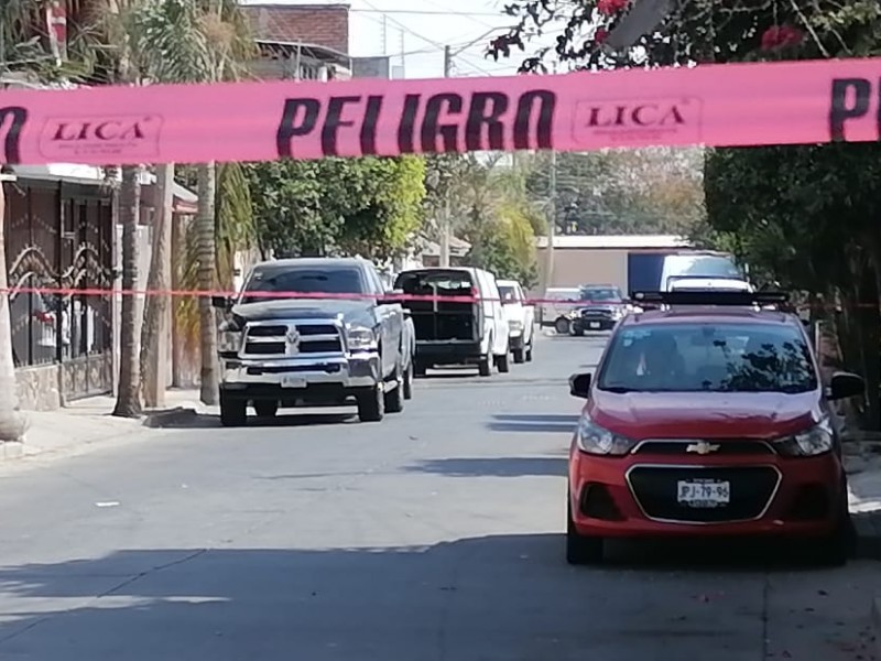 Hallan cuerpo enterrado en vecindad en Tetlán