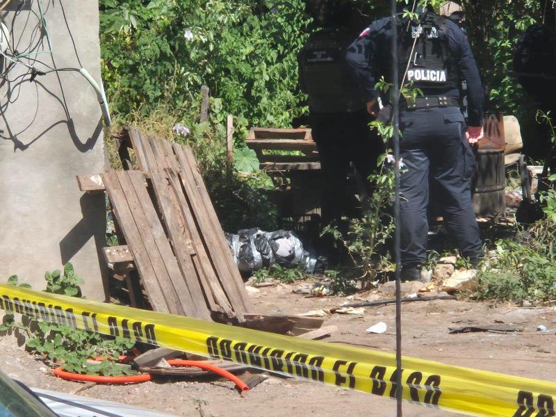 Hallan cuerpo envuelto en plástico negro en El Ranchito