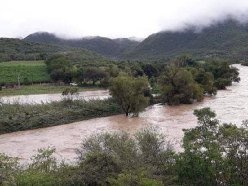 Hallan cuerpo flotando en río Mixteco en Axutla