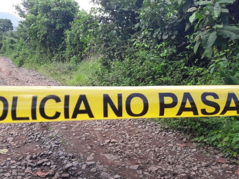 Hallan cuerpo semienterrado en brecha platanera