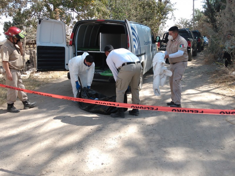 Hallan cuerpo semienterrado en Tonalá