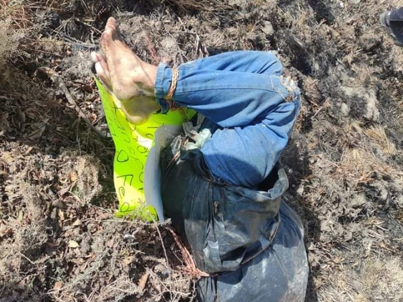 Hallan embolsado a masculino en San Agustín Tlaxco en Acajete