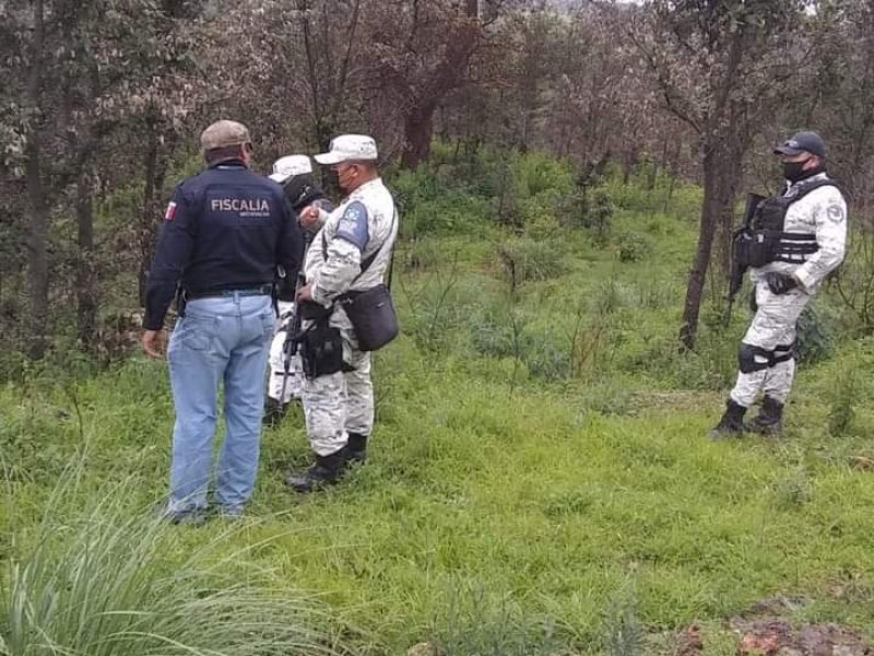 Hallan fosas clandestinas con restos humanos en la brecha Chilchota-Huecato