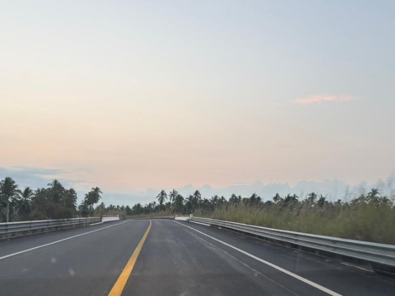 Hallan hombre muerto al interior de coche en Coyuca