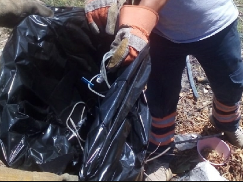 Hallan material quirúrgico en la calle de Tecamachalco