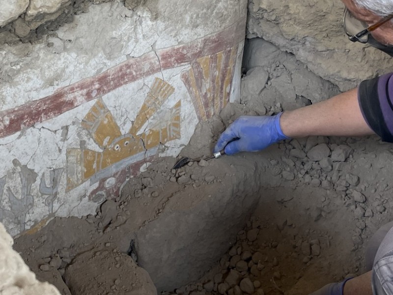 Hallan milenarios murales en Perú