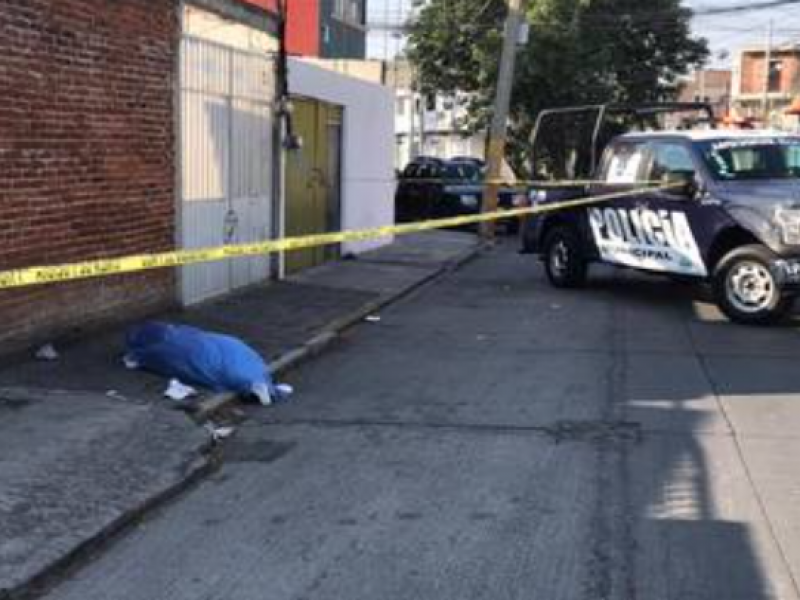 Hallan muerto a masculino en calles de colonia González Ortega