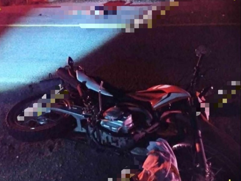 Hallan muerto a un motociclista en la carretera 190 Oaxaca-Istmo.