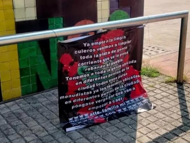 Hallan narcomensaje en entrada a mercado de sabores
