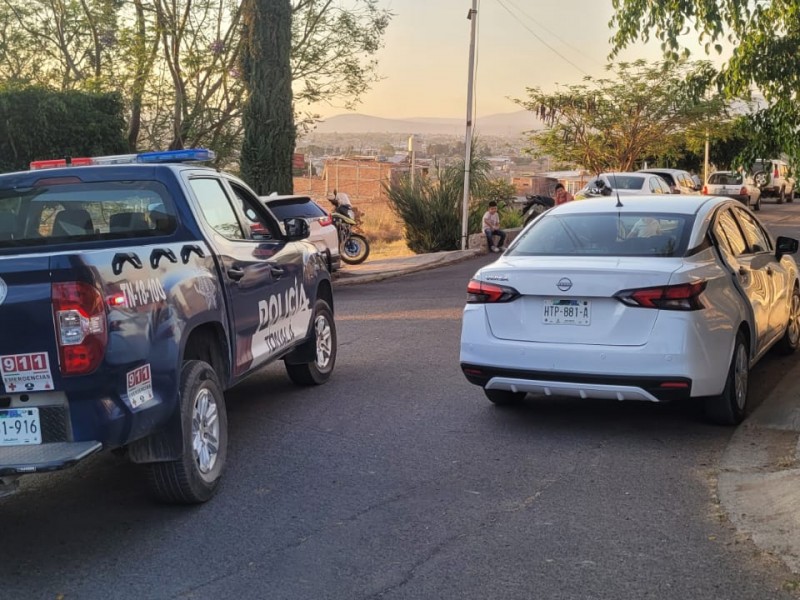 Hallan sin vida a hombre dentro de auto en Tonalá