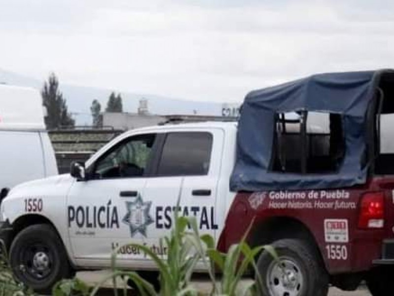 Hallan tres ejecutados dentro de carro en Coronango