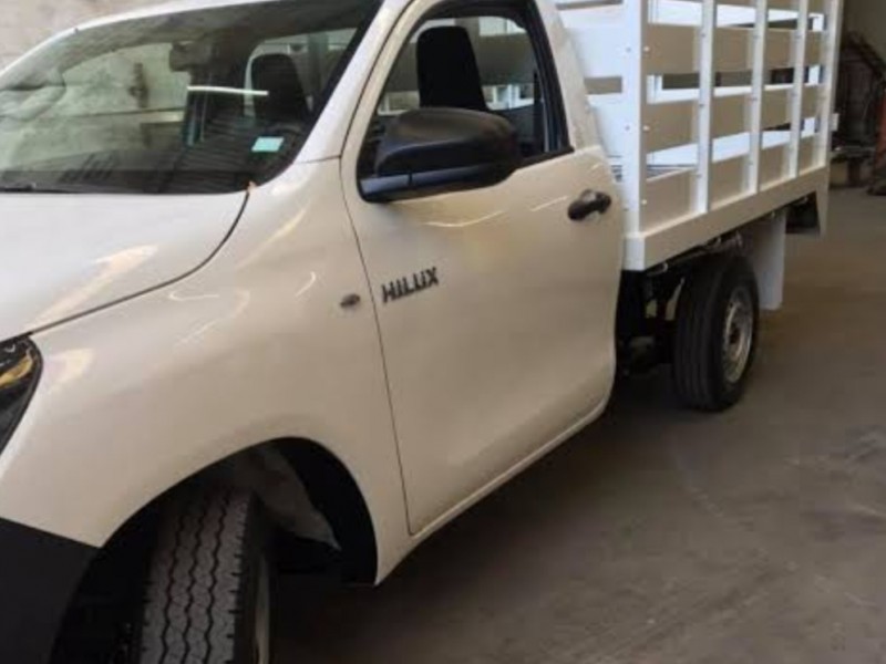 Oaxaca: Hallan tres ejecutados en camioneta ganadera