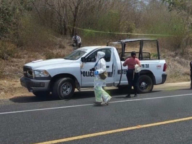 Hallan tres hombres asesinados en un vehículo  en LaUnión