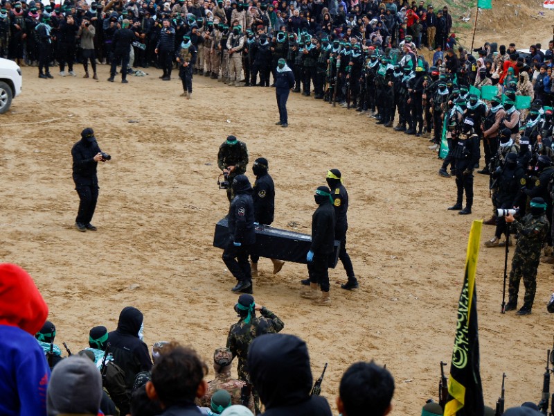 Hamas entrega a la Cruz Roja dos cadáveres de rehenes israelíes