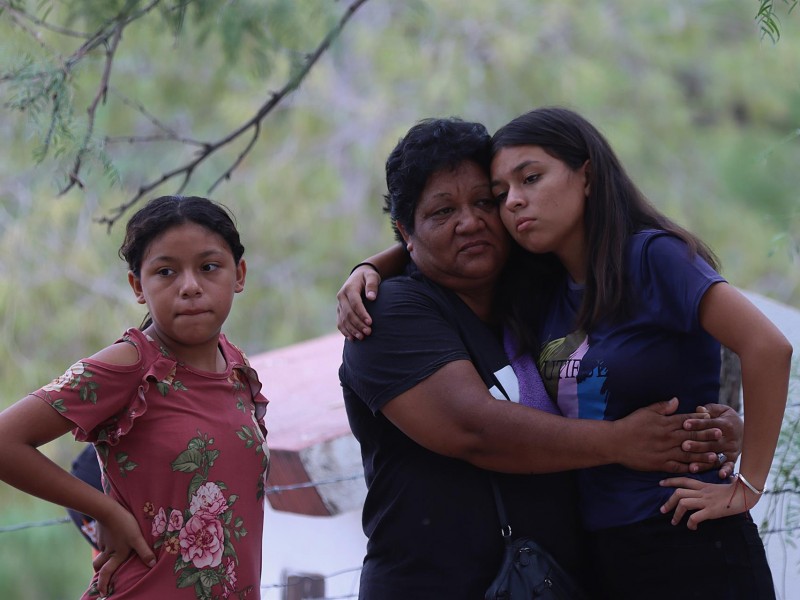 Han pasado 72 horas, familiares de mineros esperan noticias