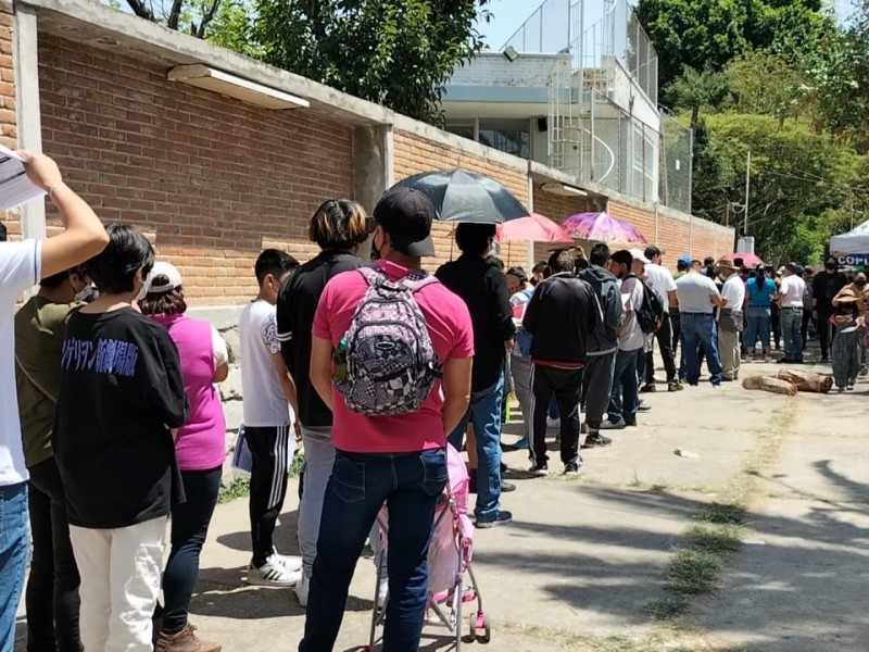 Han vacunado contra COVID a más de 27 mil menores