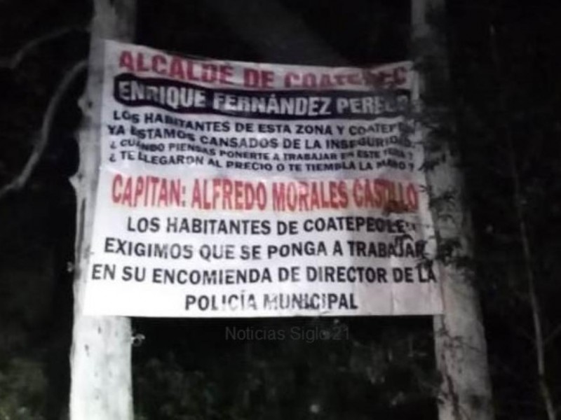 Hartos de la inseguridad pobladores colocan lona