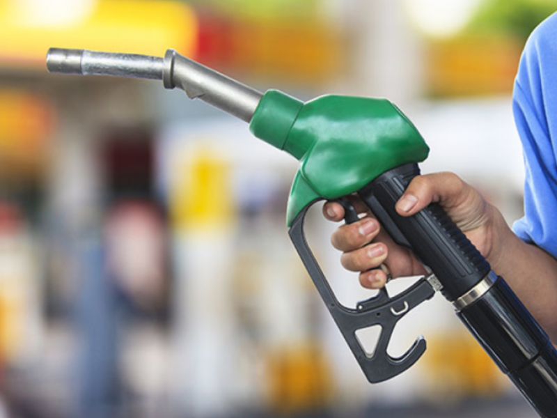 Hasta 25 pesos por litro de gasolina en México
