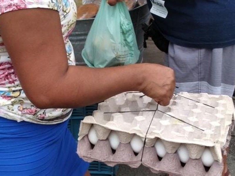 Hasta en 95 pesos venden el huevo en Zihuatanejo