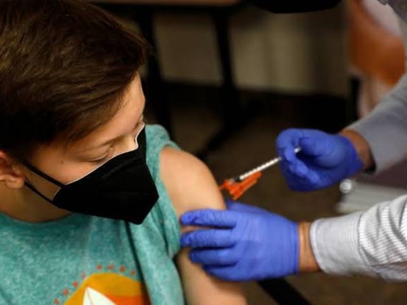 Hay campaña permanente de vacunación contra Covid-19 en menores