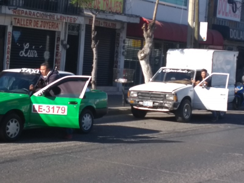 Hay enormes filas para cargar gasolina en León