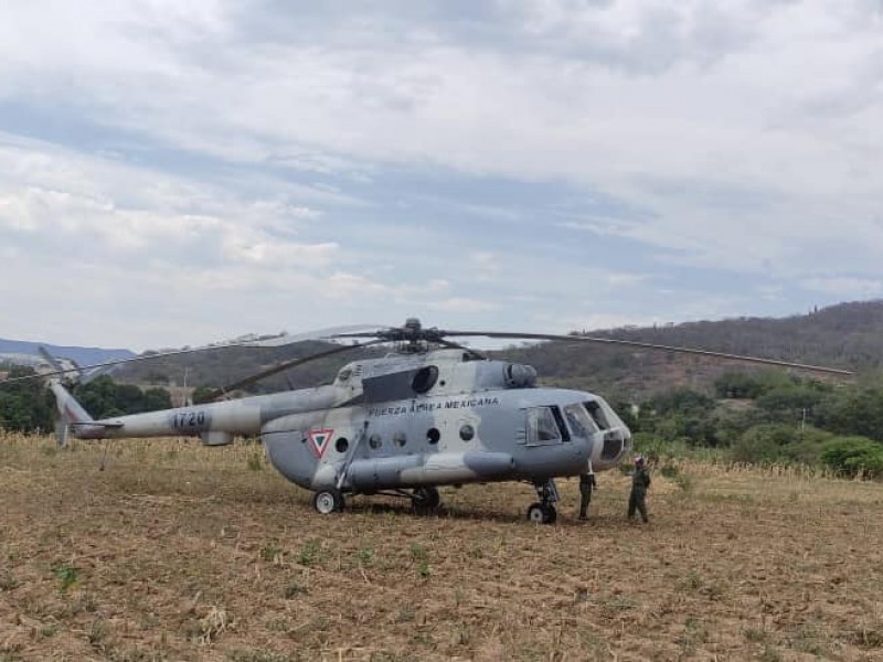 Helicóptero de Sedena se suma a combate de incendio forestal