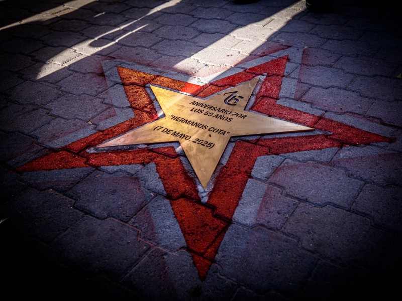 Hermanos Cota reciben emotivo homenaje por sus 50 años