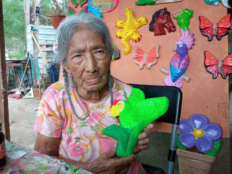 A sus 87 años, Hermelinda Reyes emprende su primer negocio