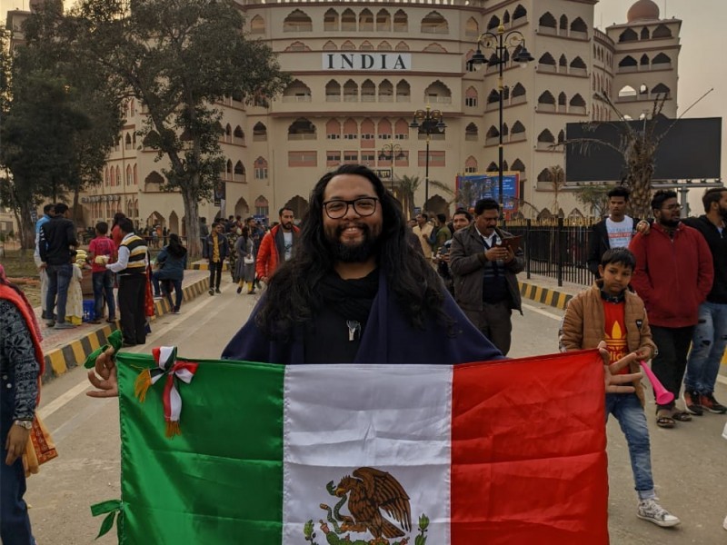 Hermosillense en la India en espera de regresar a México