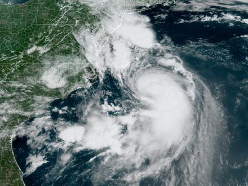 Henri se acerca a costas de EEUU como tormenta tropical