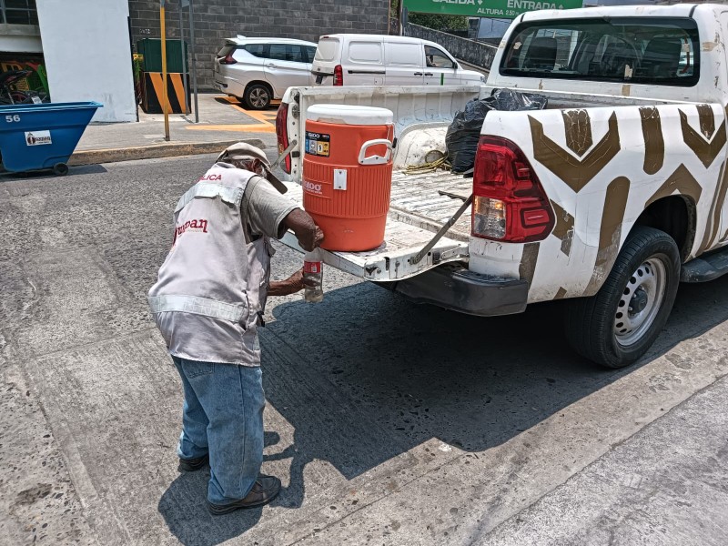 Hidratan a personal de Limpia Pública ante Ola de Calor