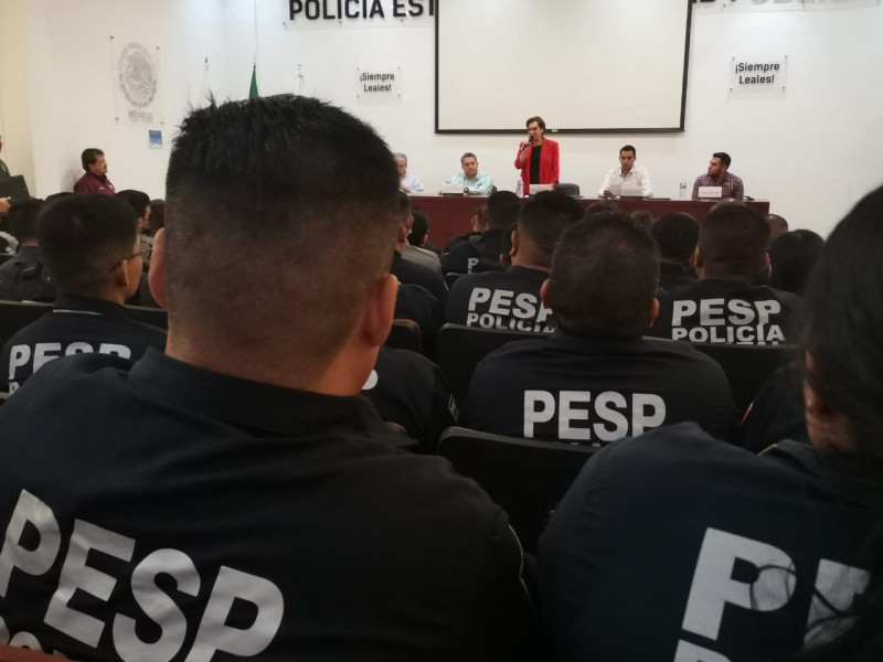 Hijos de policías recibirán becas