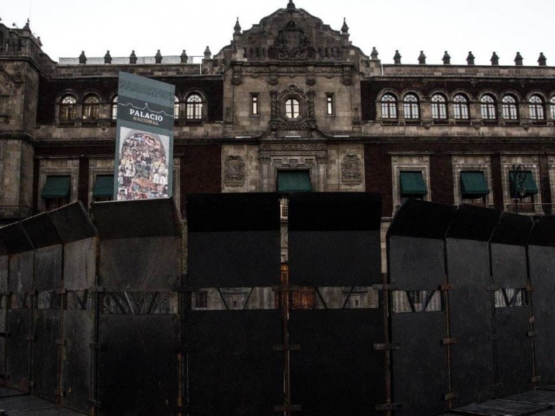 ¡Histórico! Amurallan Palacio Nacional por marcha 8M