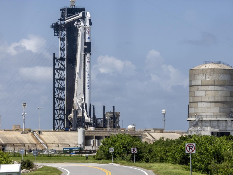 Histórico cohete propulsor de SpaceX se parte en dos