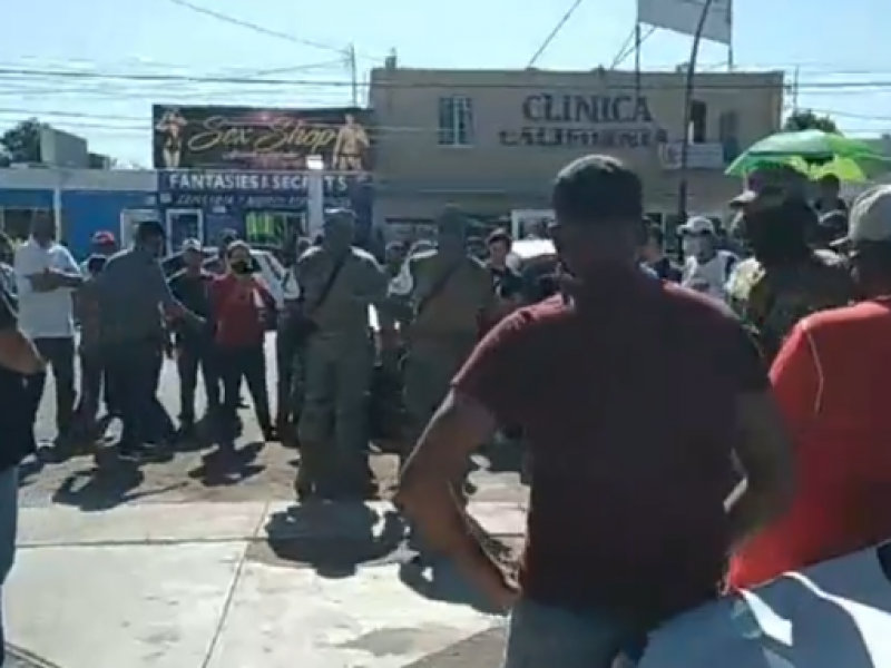 Hizo fila para comprar cerveza y se contagio de COVID-19