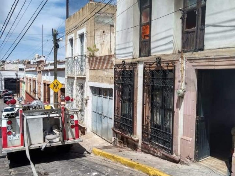 Hogar de dos adultos mayores terminó incendiado