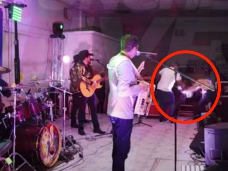 Hombre apuñala a mujer en concierto de Paco Barrón