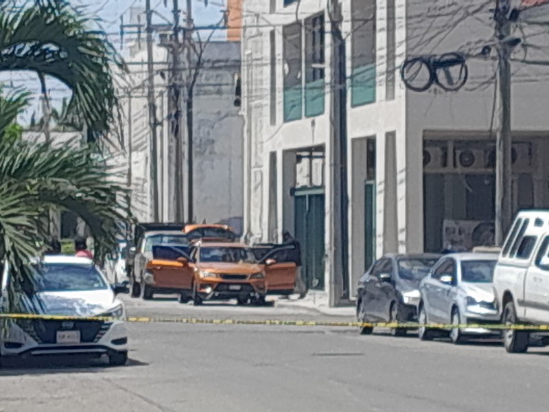 Hombre asesinado a balazos en su vehículo en Mazatlán