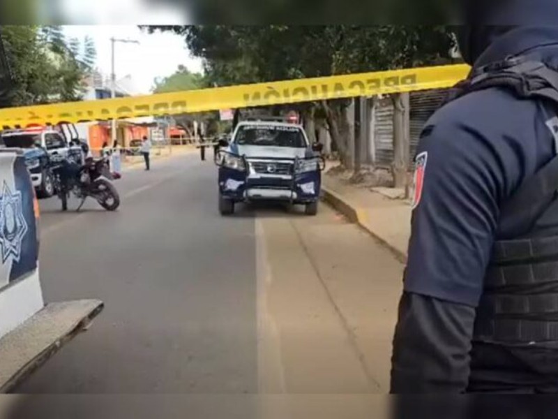 Hombre asesinado dentro de farmacia en Santa María Atzompa provoca movilización