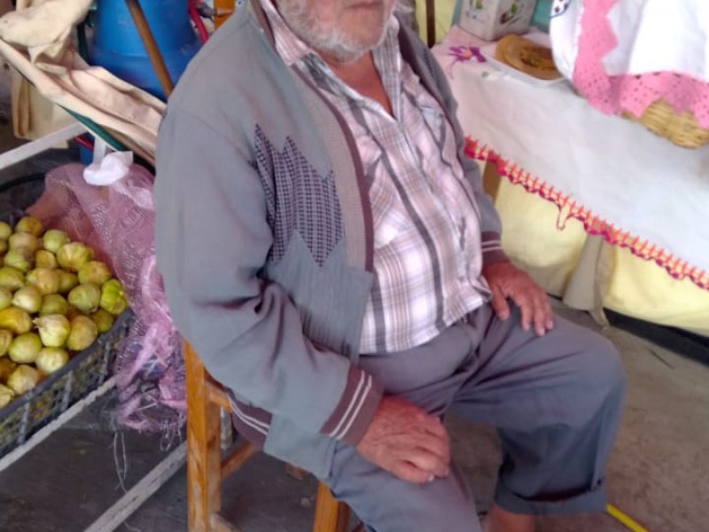 Hombre busca apoyo tras se corrido de casa por hijos
