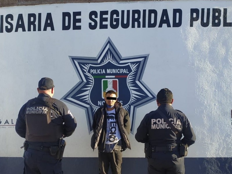 Hombre circulaba en bicicleta  con cuchillo en mano