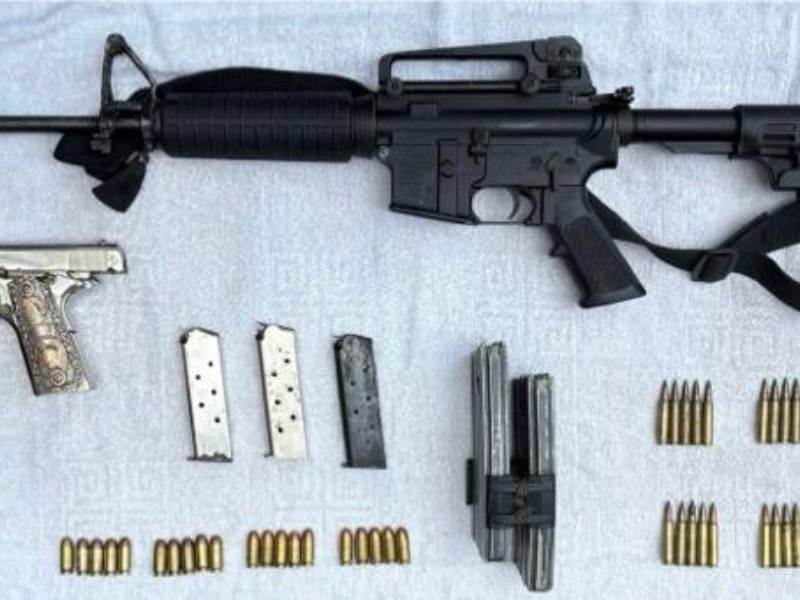 Hombre con armas de uso exclusivo del Ejército es detenido