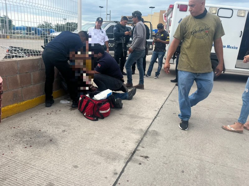 Hombre es agredido a machetazos después de un choque en Villa Unión