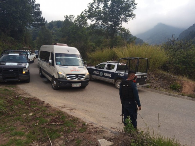 Hombre fallece al caer de una camioneta en movimiento