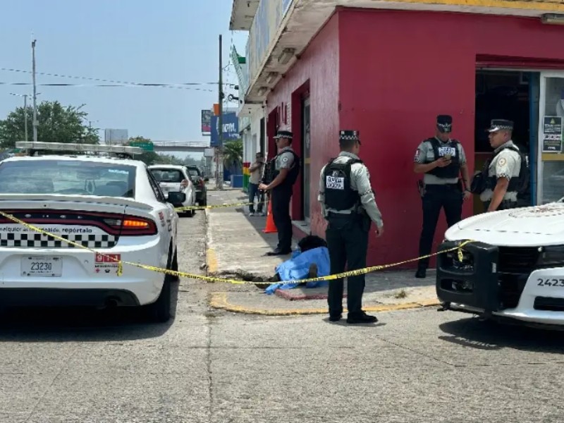 Hombre fallece en vía pública en zona norte de Veracruz