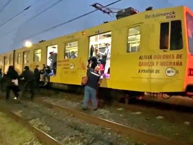 Hombre muere al ser arrollado por el tren ligero.