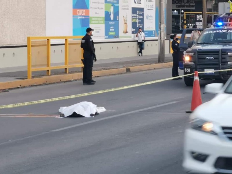 Hombre muere arrollado en paseo constituyentes