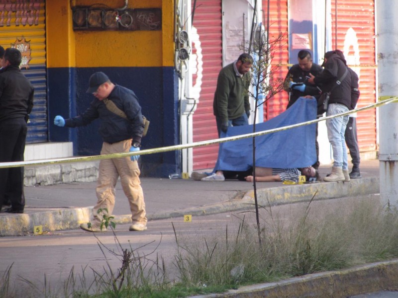 Hombre muere de infarto tras balacera en Metepec